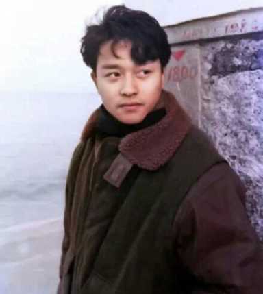 张国荣歌曲：10句最暖心的歌词情话！