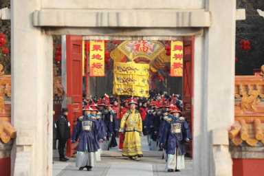 地坛庙会迎客 “新皇帝”表演祭地