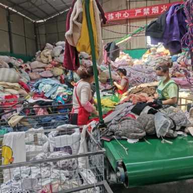 旧衣物巧利用(旧衣物巧利用做柜子)插图11 旧衣服回收有什么用?