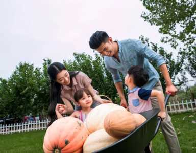 二胎生育时间有讲究，两个孩子的年龄差会影响孩子的人格发展