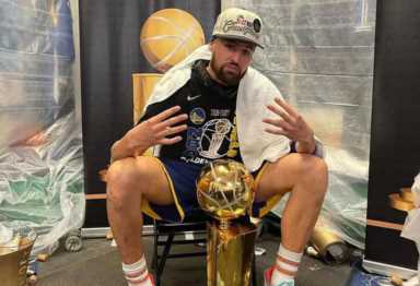 安踏「总冠军套装」突袭上架！三种荧光效果，给我看傻了