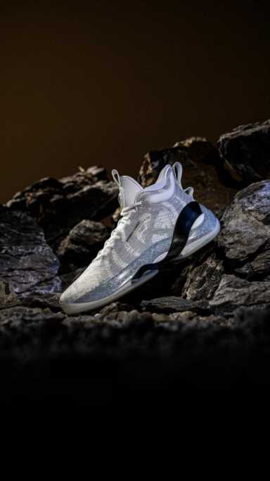 安踏「总冠军套装」突袭上架！三种荧光效果，给我看傻了