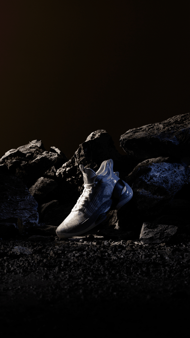 安踏「总冠军套装」突袭上架！三种荧光效果，给我看傻了