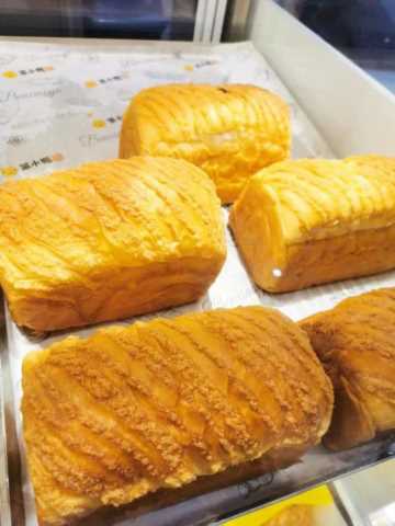 烘焙行业的发展与创新,面包店加盟店投资分析插图1 笨小鸭创业小课堂:面包店自己做好还是加盟好?