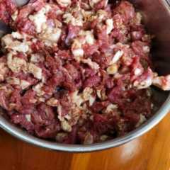 简单易做的#家庭烤箱版羊肉串#，让人吃了还想吃