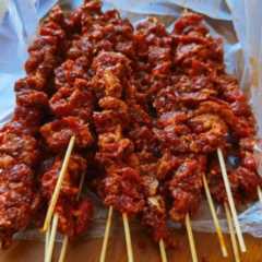 简单易做的#家庭烤箱版羊肉串#，让人吃了还想吃
