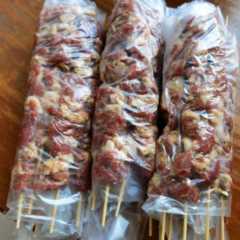 简单易做的#家庭烤箱版羊肉串#，让人吃了还想吃