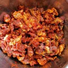 简单易做的#家庭烤箱版羊肉串#，让人吃了还想吃