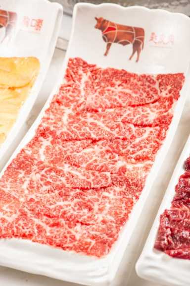 连锁餐饮不好做，入局牛肉火锅6年，左庭右院为何能开84家店？