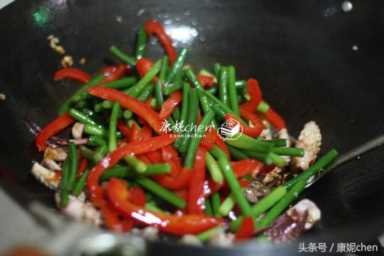 炒鱿鱼丝怎么炒好吃又嫩,如何烹饪出美味可口嫩滑的鱿鱼插图15 怎样炒鱿鱼鲜香滑嫩又入味?这样简单炒一炒,鲜美清爽,味道好正