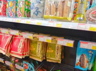 走蜜雪冰城的路，零食集合店在四线小城疯狂扩张，加盟商开始卖不动了