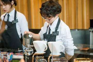 星巴克是否招聘暑假工？工资一般多少？在星巴克工作需要什么要求