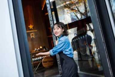 星巴克是否招聘暑假工？工资一般多少？在星巴克工作需要什么要求