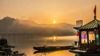 国内适合旅游的小城市,适合旅游的小县城插图3 国内适合旅居小住的8座县城,清静、安逸、慢生活,你都去过吗?