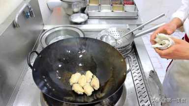 厨师长教你在家做可乐鸡翅，步骤简单，做出来鸡肉嫩滑，味道诱人