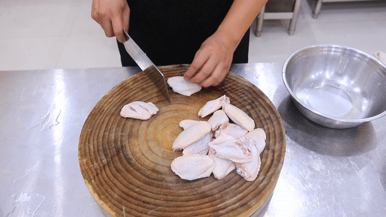 做可乐鸡翅不好吃？很多人第一步就做错了，正确方法应该这样做