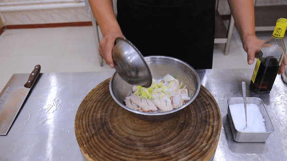 做可乐鸡翅不好吃？很多人第一步就做错了，正确方法应该这样做