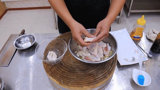 做可乐鸡翅不好吃？很多人第一步就做错了，正确方法应该这样做