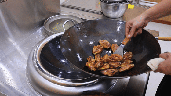 做可乐鸡翅不好吃？很多人第一步就做错了，正确方法应该这样做