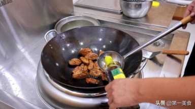 做可乐鸡翅不好吃？很多人第一步就做错了，正确方法应该这样做