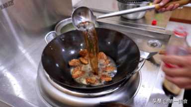 做可乐鸡翅不好吃？很多人第一步就做错了，正确方法应该这样做