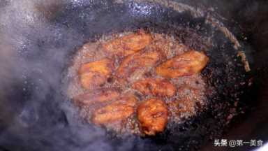 做可乐鸡翅不好吃？很多人第一步就做错了，正确方法应该这样做