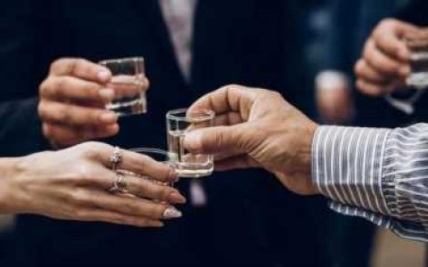 白酒品尝的要求有哪些，白酒饮用方法