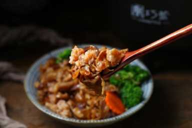 吉野家牛肉饭的做法,吉野家的牛肉饭怎么做最好吃插图5 自制吉野家牛肉饭,外面一碗的价钱够全家吃,做法简单,一看就会