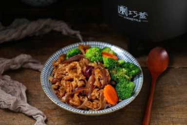 吉野家牛肉饭的做法,吉野家的牛肉饭怎么做最好吃插图3 自制吉野家牛肉饭,外面一碗的价钱够全家吃,做法简单,一看就会