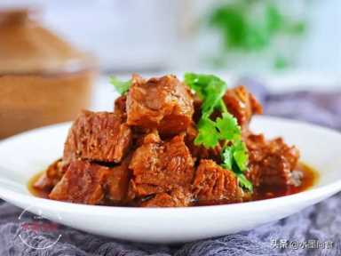 炖牛肉怎么做才嫩秘诀,如何做出美味可口的炖牛肉插图3 炖牛肉时,记住“2放3窍门”,牛肉软嫩鲜香不塞牙,熟烂又入味