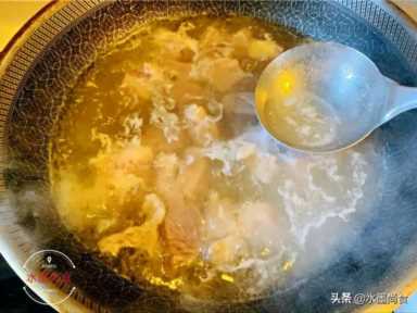 炖牛肉怎么做才嫩秘诀,如何做出美味可口的炖牛肉插图13 炖牛肉时,记住“2放3窍门”,牛肉软嫩鲜香不塞牙,熟烂又入味