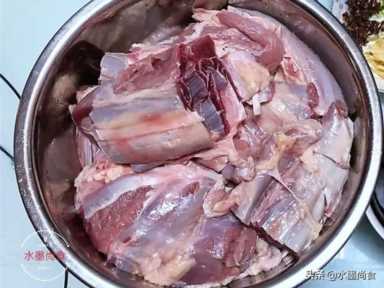 炖牛肉怎么做才嫩秘诀,如何做出美味可口的炖牛肉插图9 炖牛肉时,记住“2放3窍门”,牛肉软嫩鲜香不塞牙,熟烂又入味