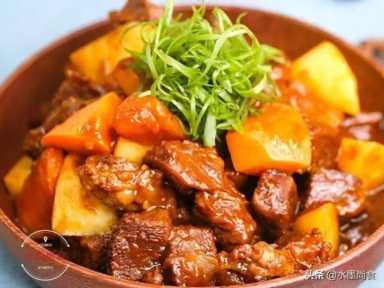 炖牛肉怎么做才嫩秘诀,如何做出美味可口的炖牛肉插图17 炖牛肉时,记住“2放3窍门”,牛肉软嫩鲜香不塞牙,熟烂又入味