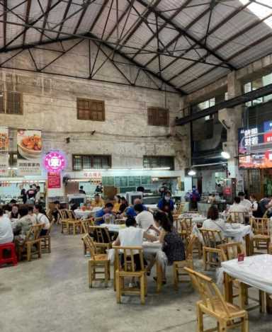 中国餐饮网官网,湖南长沙湘菜馆特色菜插图3 开在仓库里的湘菜馆!人均40元,排队3小时起