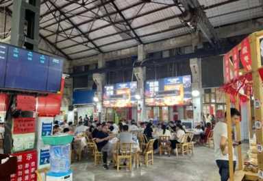 中国餐饮网官网,湖南长沙湘菜馆特色菜插图21 开在仓库里的湘菜馆!人均40元,排队3小时起