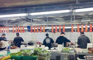 中国餐饮网官网,湖南长沙湘菜馆特色菜插图23 开在仓库里的湘菜馆!人均40元,排队3小时起