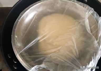 蒸馒头时，冷水蒸还是热水蒸好？牢记这4点，馒头松软白胖又香甜
