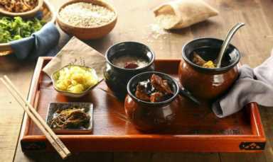 瓦缸小吃的种类和做法,瓦缸小吃的做法和食用方法插图1 以瓦罐为容器,种类多样,一罐煨汤,天下奇鲜