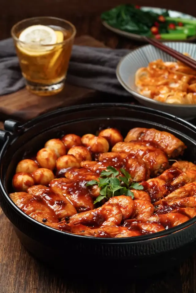 不加一滴水，让你一口入魂的三汁焖锅