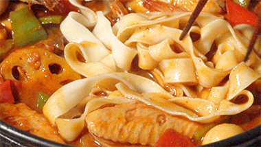 不加一滴水，让你一口入魂的三汁焖锅