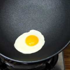 在家做无油单面煎鸡蛋，比买的更好吃