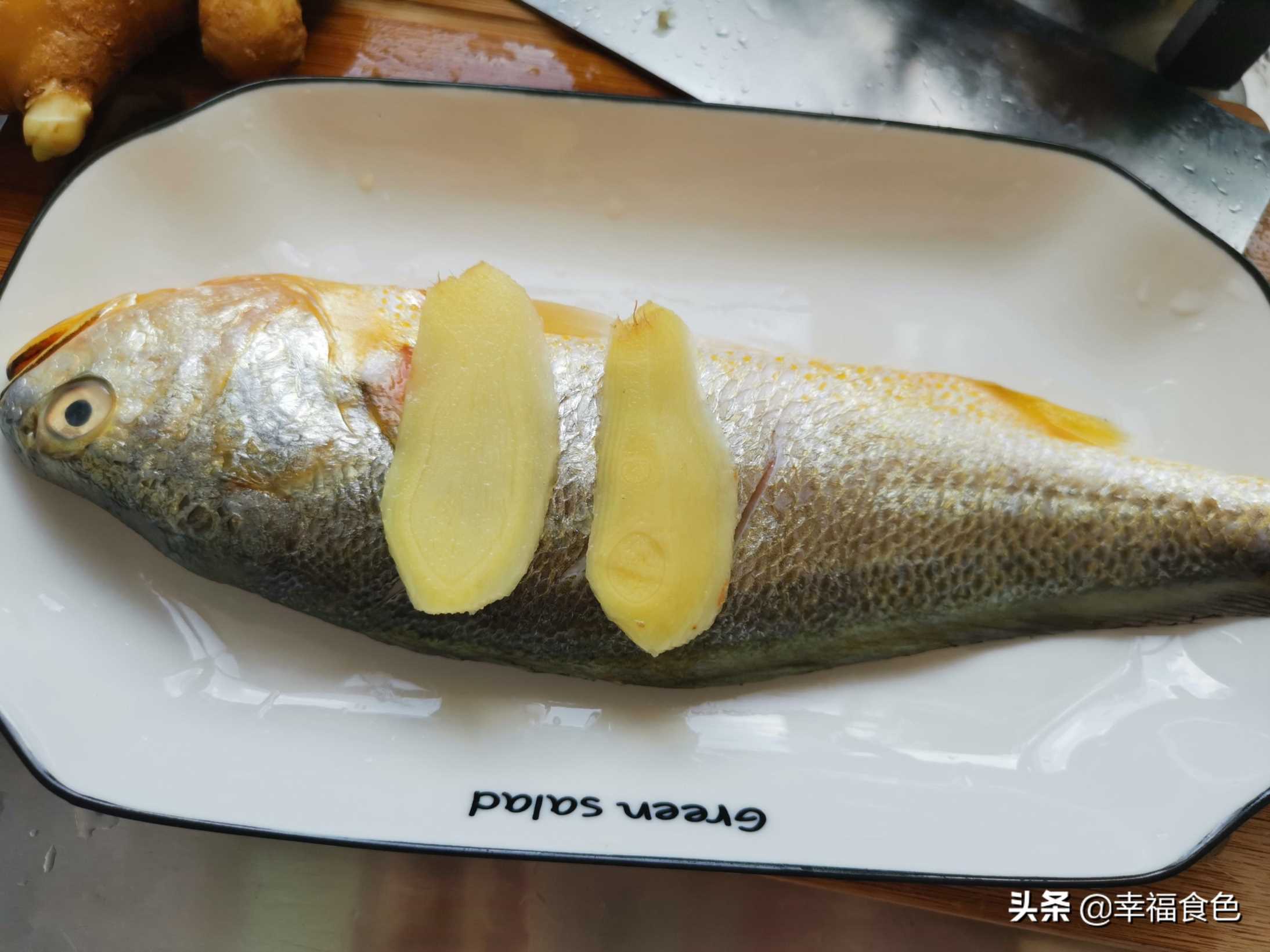 怎样做黄花鱼好吃，清蒸黄花鱼的家常做法窍门