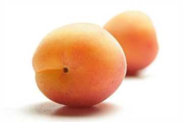 杏是补钙最佳水果，但医生却说：这类人真的别再碰了，有你吗