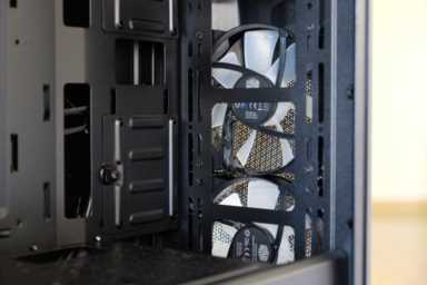 酷冷至尊毁灭者三代至尊版，结构设计合理的中塔机箱