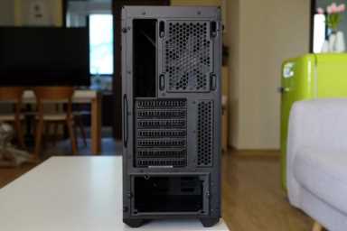 酷冷至尊毁灭者三代至尊版，结构设计合理的中塔机箱