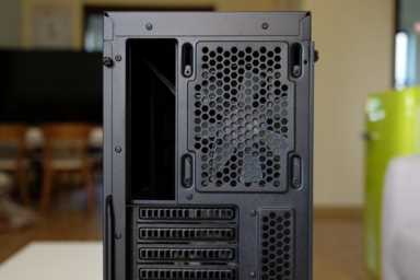 酷冷至尊毁灭者三代至尊版，结构设计合理的中塔机箱