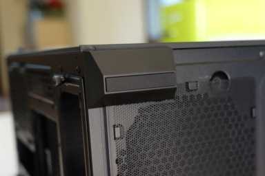 酷冷至尊毁灭者三代至尊版，结构设计合理的中塔机箱