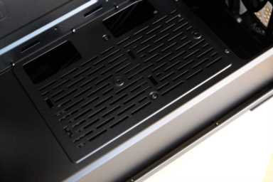 酷冷至尊毁灭者三代至尊版，结构设计合理的中塔机箱