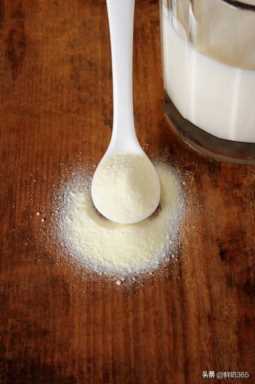 牛奶和奶粉哪个好,喝纯牛奶和奶粉哪个更好插图1 牛奶、鲜牛奶和奶粉哪个更好