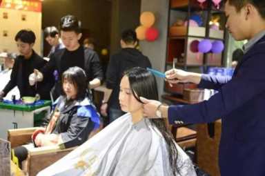 理发店加盟,如何选择合适的理发店加盟插图5 美发店遍地,为何没有一家上市公司?套路坑了消费者也“毁”了自己